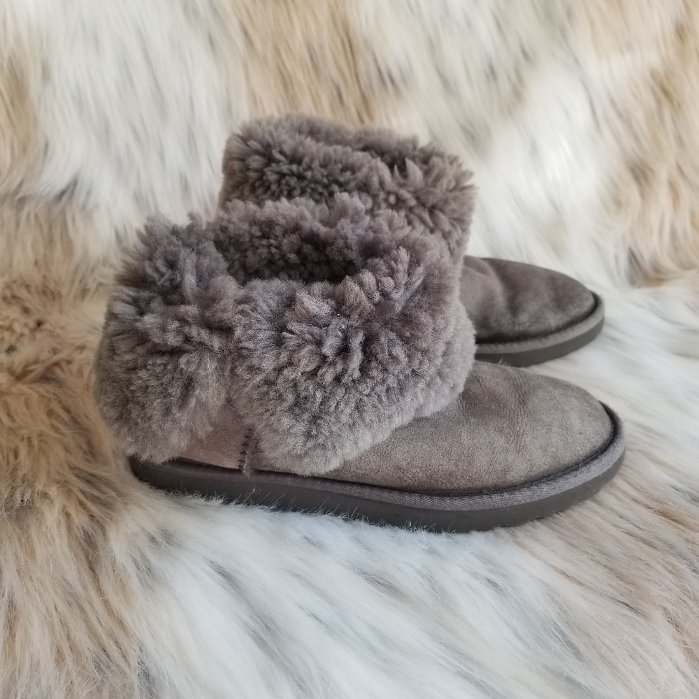 UGG Bailey Button Short Boots Size 6 Color Gray
